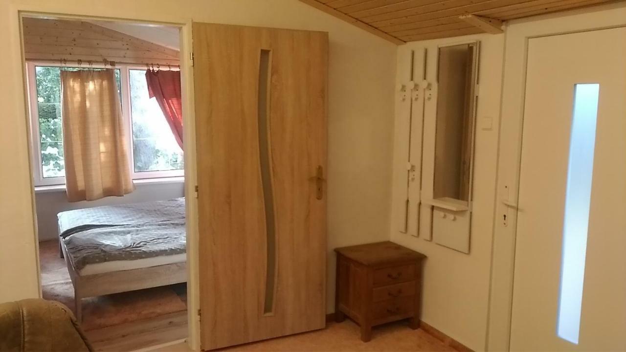 Suita U Toma Vestec  Luaran gambar