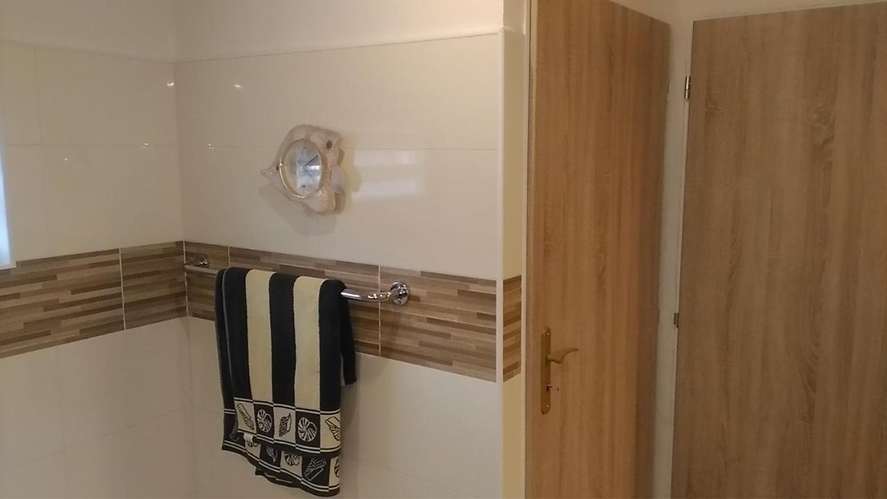Suita U Toma Vestec  Luaran gambar